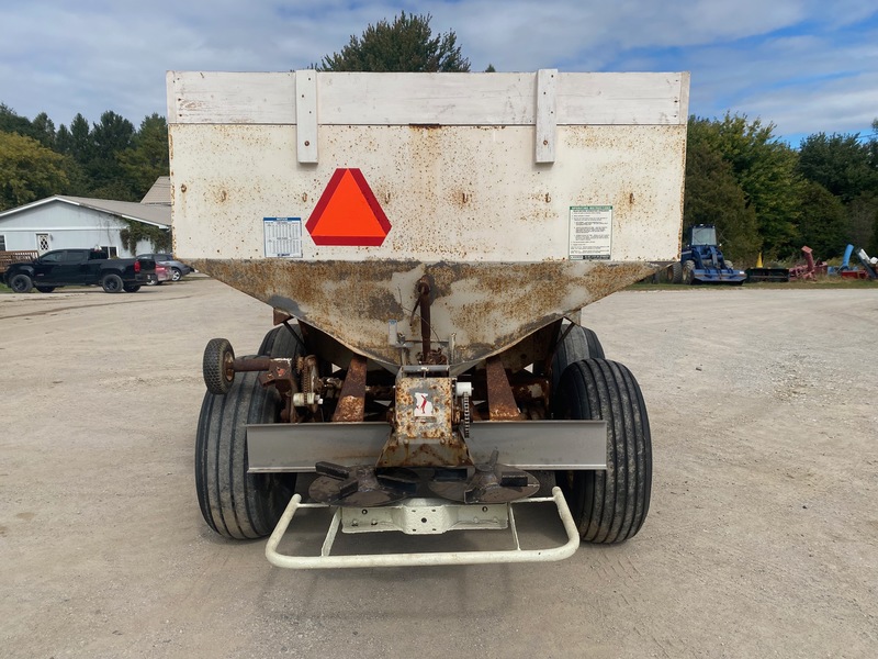 Chemical/Fertilizer Application  Mobility Fertilizer Spreader - 6 Ton Photo